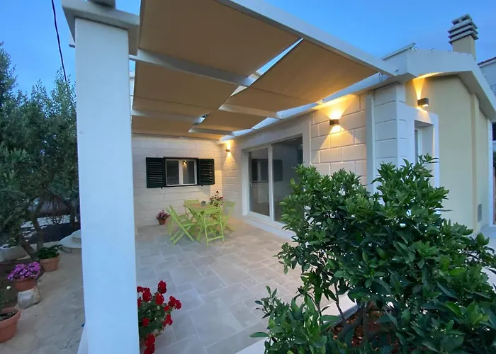 Manuela Τρογκίρ