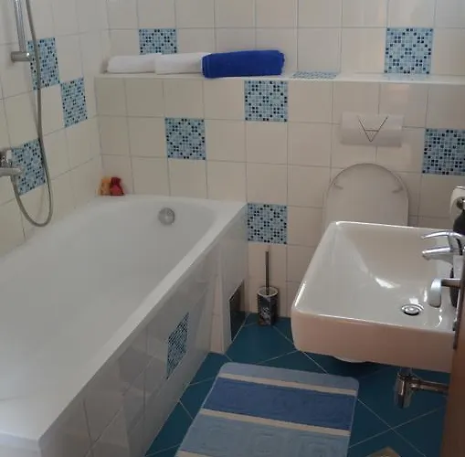 Manuela * Τρογκίρ