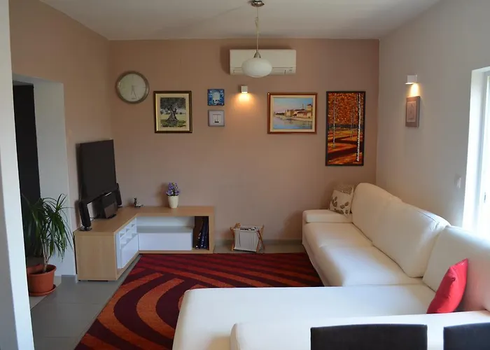 Manuela * تروغير